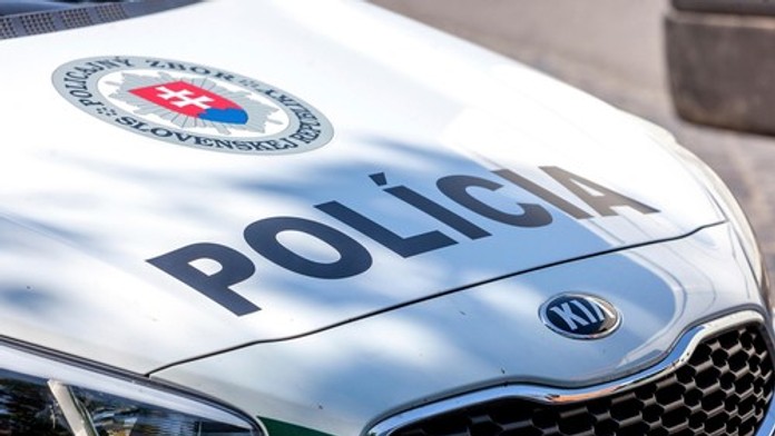 VIDEO: Policajná kontrola odhalila viacero trestných činov. Drogy, kradnuté auto aj medzinárodné pátranie