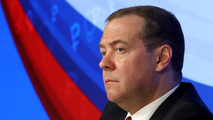 Medvedev vyhlásil, že Rusko môže brániť anektované oblasti Ukrajiny aj jadrovými zbraňami