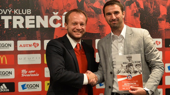 Generálny manažér AS Trenčín Róbert Rybníček (vľavo) s trénerom AS Trenčín Martinom Ševelom.