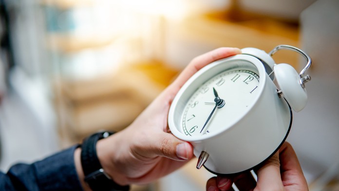 Cez víkend sa vyspíme dlhšie. Opäť sa bude posúvať čas