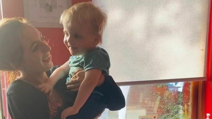 Georgia Hughesová so svojim synom Mylesom.