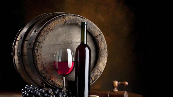 Vino s pohárom - ilustračná snímka.