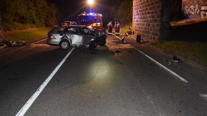 Náraz v 140-kilometrovej rýchlosti do stĺpa. Mladík (24) je po operácii vo vážnom stave