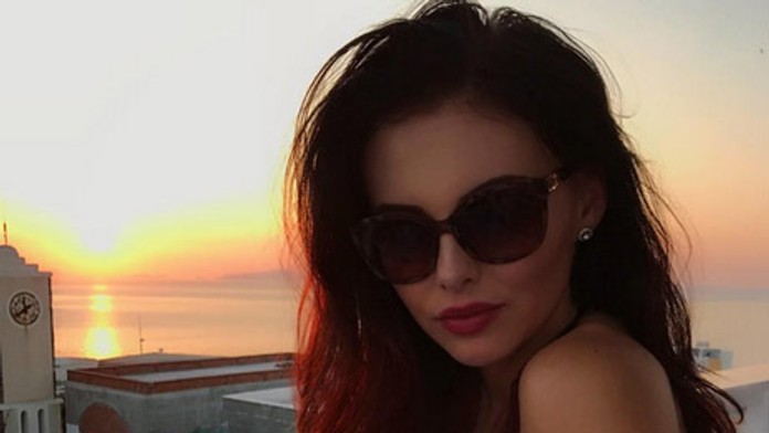 Hrmová v legendárnych červených plavkách. Pokojne by hrať v Baywatchi