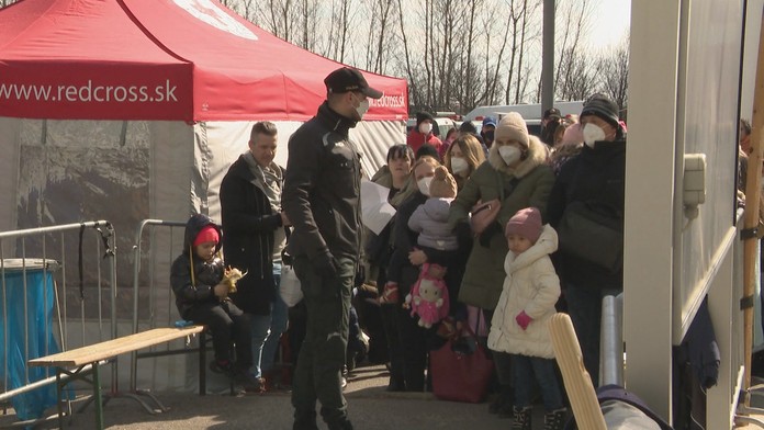 Najväčší záujem utečencov o dočasné útočisko evidujú v Bratislave. Starostovia upozorňujú, že hlavné mesto to možno neunesie