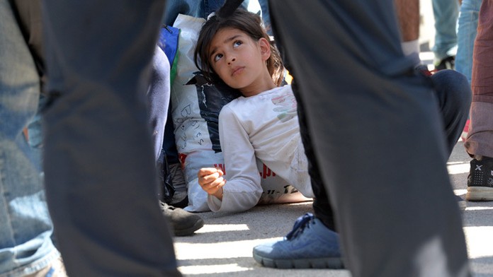 Dievčatko na hranici medzi Nemeckom a Rakúskom.