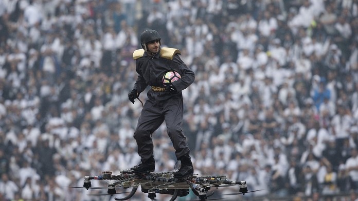 Loptu, s ktorou sa hralo finále portugalského pohára, priniesol lietajúci muž.