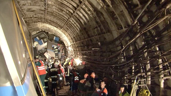 APTOPIX_Russia_Subway_Derailment215436168361.jpg