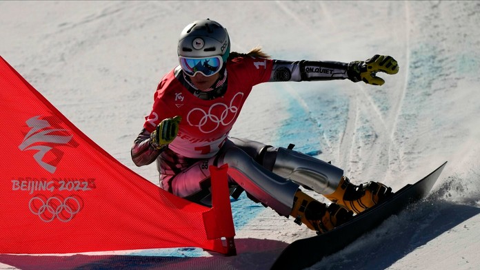 Česká snoubordistka Ester Ledecká počas paralelného obrovského slalomu.