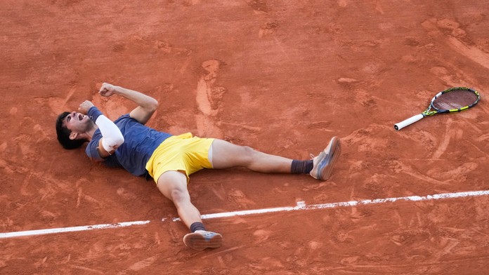 Carlos Alcaraz sa raduje po víťazstve na grandslamovom turnaji Roland Garros