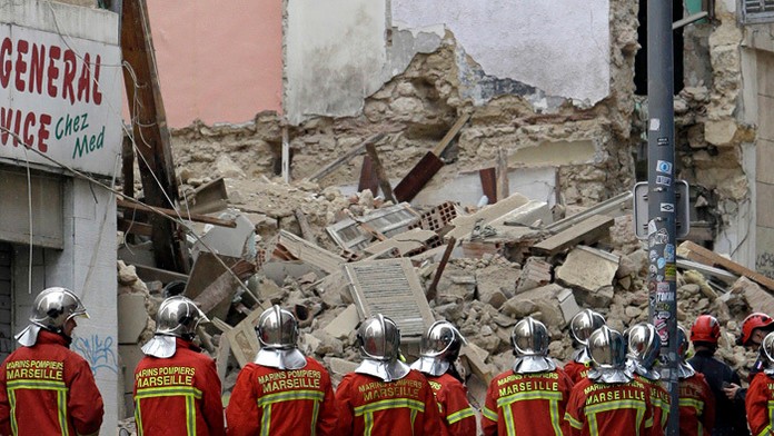 Pod ruinami zrútených domov v Marseille našli telo muža.