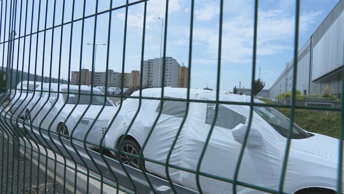 Kríza odstavuje montážne linky automobiloviek.