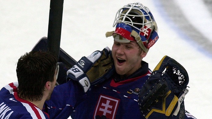 Slovenská hokejová reprezentácia priletela z Ruska po striebre na MS 2000.