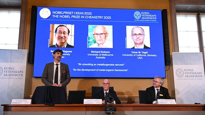 Nobelovu cenu za chémiu získali vedci za vývoj látok schopných získavať vodu zo vzduchu