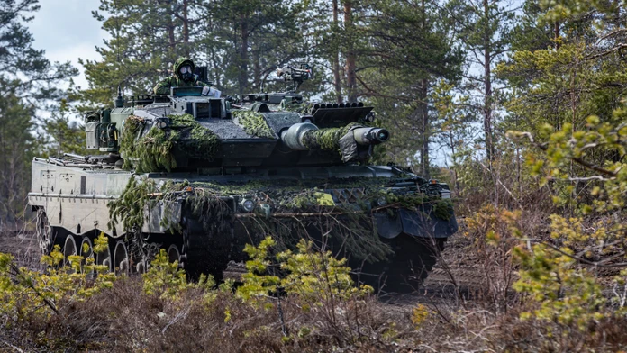 VIDEO: Najlepší európsky tank na Ukrajine ukázal svoju silu. Jediný Leopard 2 zničil celú ruskú kolónu