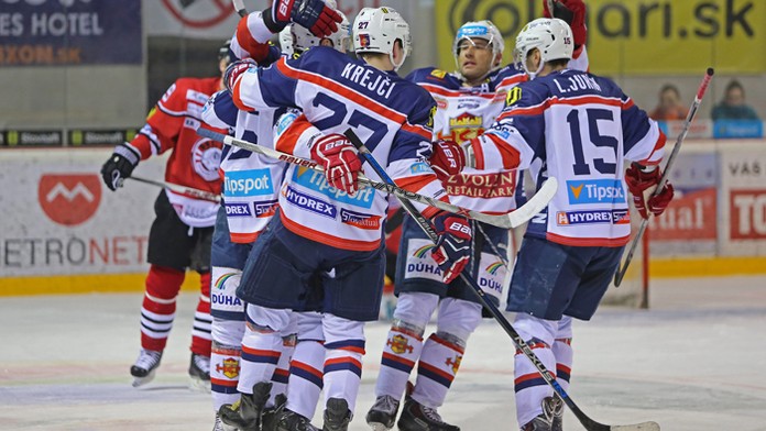 Radosť zvolenských hráčov po výhre nad Banskou Bystricou.