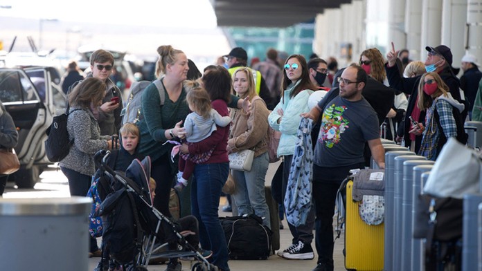 Vo svete bolo počas vianočného víkendu zrušených vyše 8000 letov.