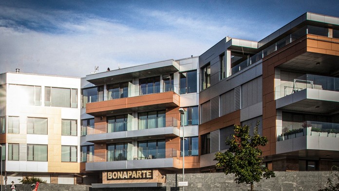 Felipe Caicedo z Lazia Rím oslavuje gól proti Spalu.