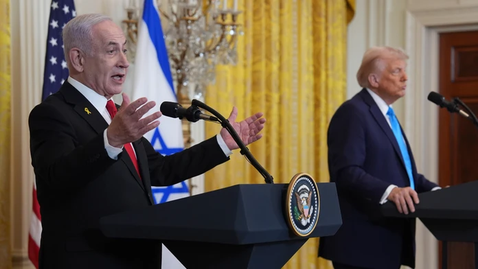 Na snímke americký prezident Donald Trump (vpravo) a izraelský premiér Benjamin Netanjahu na tlačovej konferencii.