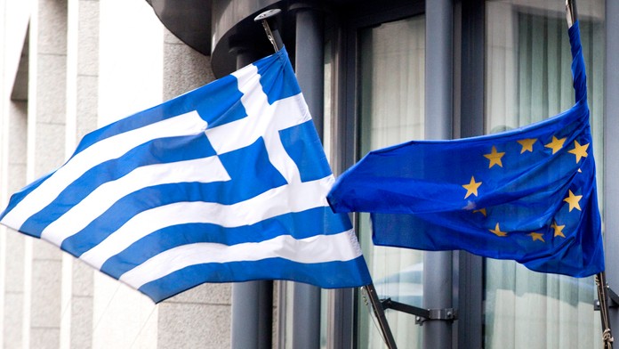 Grécka vlajka a vlajka Európskej únie