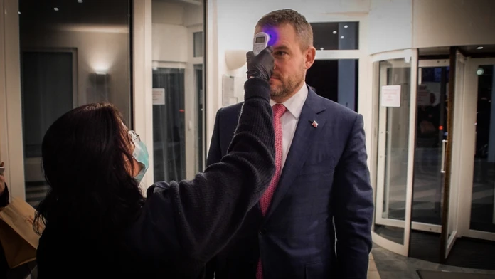 Predseda ÚS Ivan Fiačan prichádza povedať rozhodnutie o 13 zadržaných sudcoch a advokátoch.