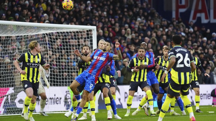 City dohrávalo o jedného menej, návrat na víťaznú vlnu sa odkladá. United vybuchol aj doma