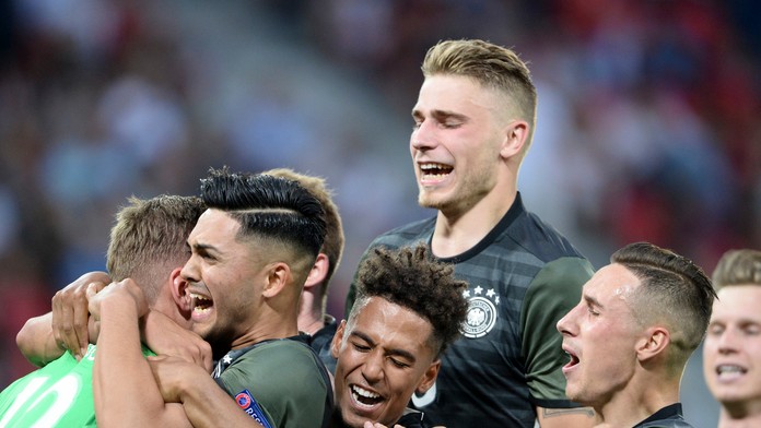 Radosť nemeckých futbalistov po postupe do finále na ME 21.