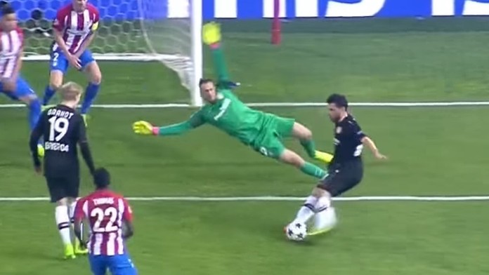 Jan Oblak pri jednom zo svojich superzákrokov.