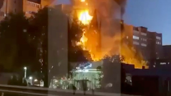 Do obytnej zóny v ruskom meste Jejsk spadlo vojenské lietadlo.