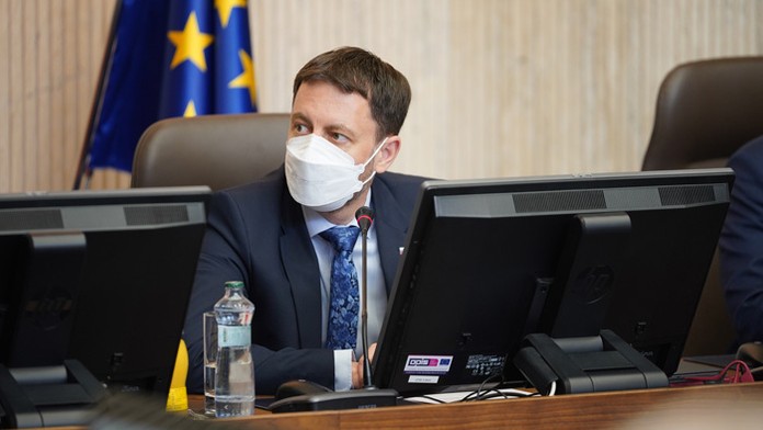 Premiér Eduard Heger.