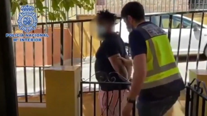 Španielska polícia rozložila gang vzťahových podvodníkov, jednou z obetí je aj Slovenka