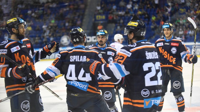 Košickí hráči sa tešia z gólu proti Miškovcu.