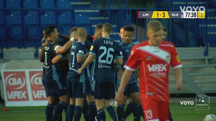 Hráči Slovana sa radujú po 3. góle do siete Liptovského Mikuláša.
