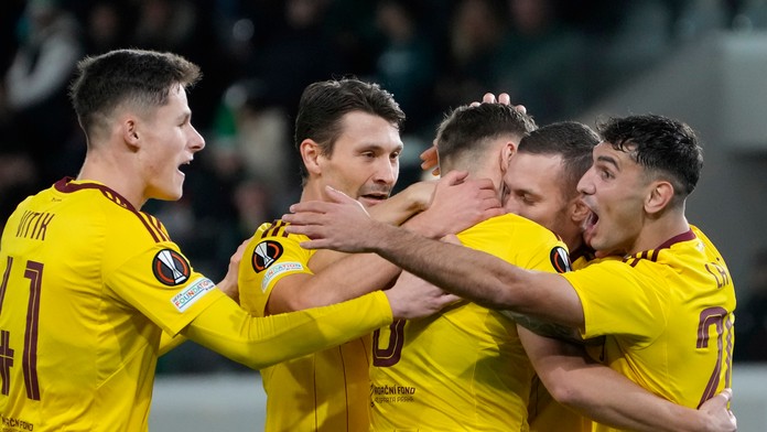 EL: Schranz vyšvihol Slaviu na prvé miesto, z postupu sa teší aj Haraslín. Liverpool postavil béčko