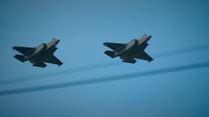 Poľsko uviedlo letectvo do najvyššej pohotovosti. Do vzduchu vlietli stíhačky