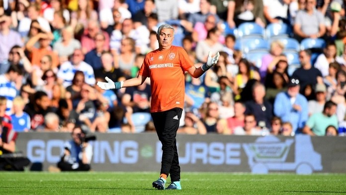 José Mourinho v netradičnej úlohe brankára.