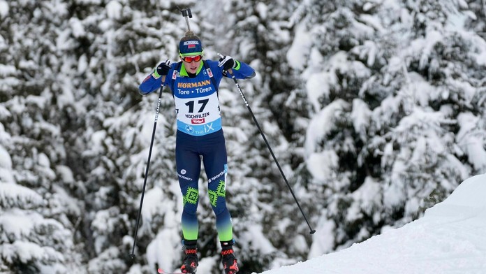 Biatlonistka Hanna Solová počas šprintu v Hochfilzene.
