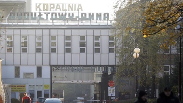 Baňu v poľskom meste Rydultowy zasiahol silný otras. 