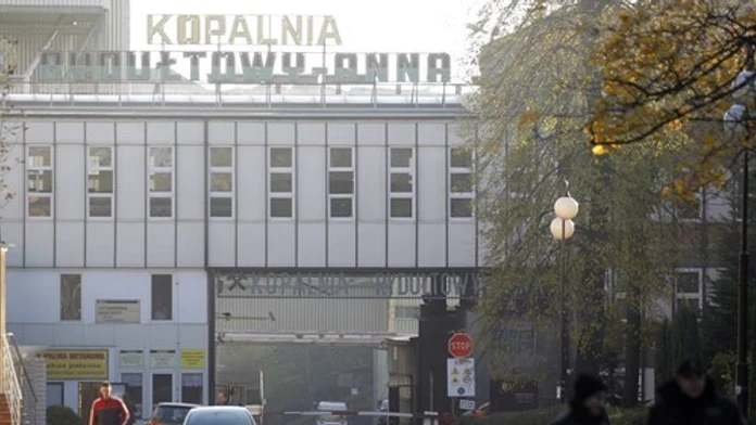 Baňu v poľskom meste Rydultowy zasiahol silný otras. 
