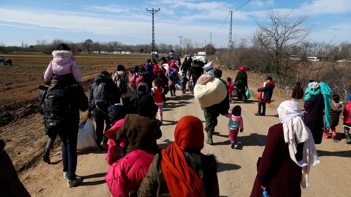 Nikola Kalinič z AS Rím oslavuje gól na pôde Cagliari.
