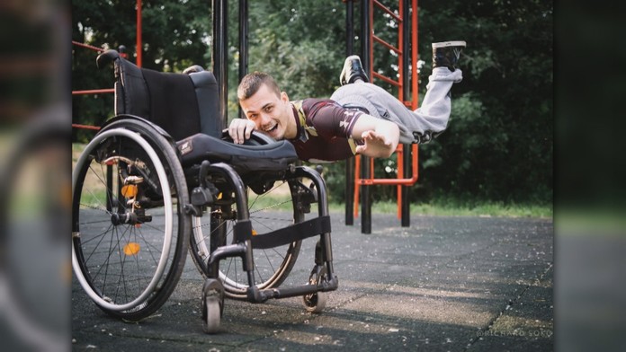 Denis miluje street workout
