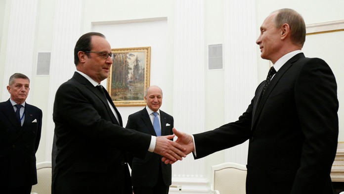 Francúzsky a ruský prezidenti Francois Hollande a Vladimír Putin.