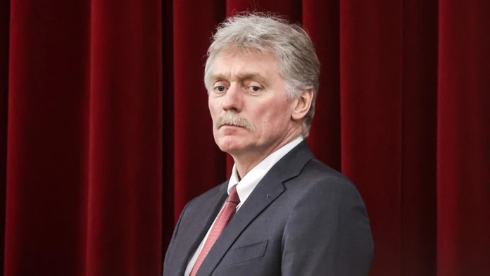 Kyjev si po zastavení dodávok zbraní predvolal amerického veľvyslanca. Kremeľ hovorí o priblížení konca vojny