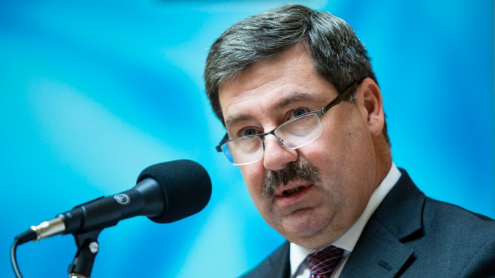 Ďalší slovenský diplomat s napojením na Epsteina. Jeho asistentke mal pomôcť dostať sa do budovy OSN