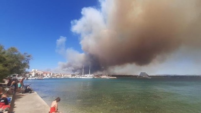 VIDEO a FOTO od Slovákov v Chorvátsku: Požiar nás vystrašil, boli sme v neistote