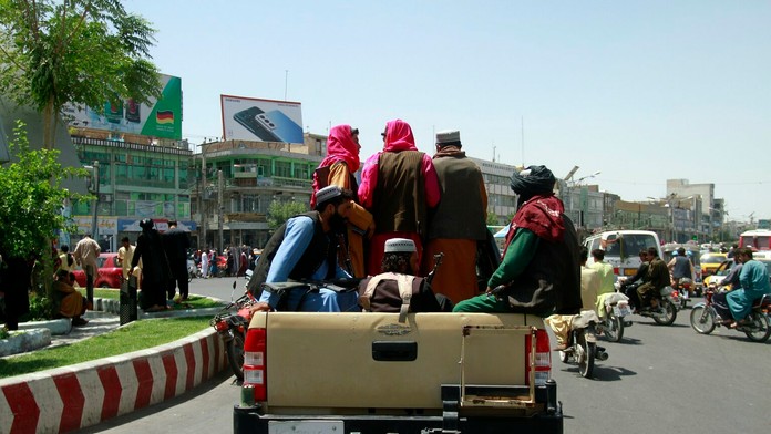 Taliban obsadzuje celý Afganistan