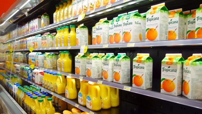 Cena pomarančového džúsu rozčúlila Čechov dobiela. Kto to platí, pýtajú sa