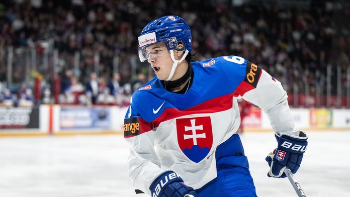 Nedraftovaný Slovák sa zúčastní kempu NHL. Šancu ukázať sa dostal talentovaný obranca