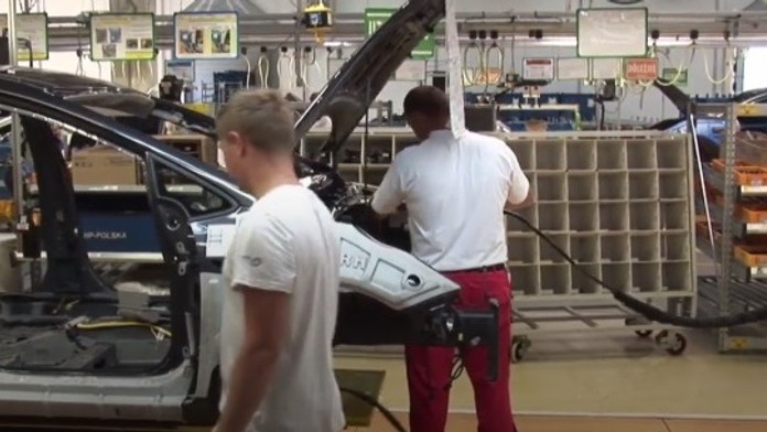 Mzdy rastú aj robotníkom.