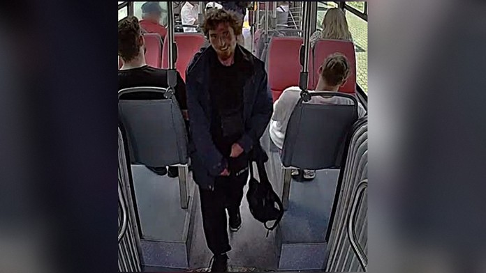 Fyzicky napadol ženu v autobuse. 